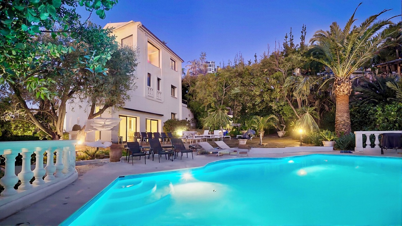 Photo of Outdoor in California - Pezou