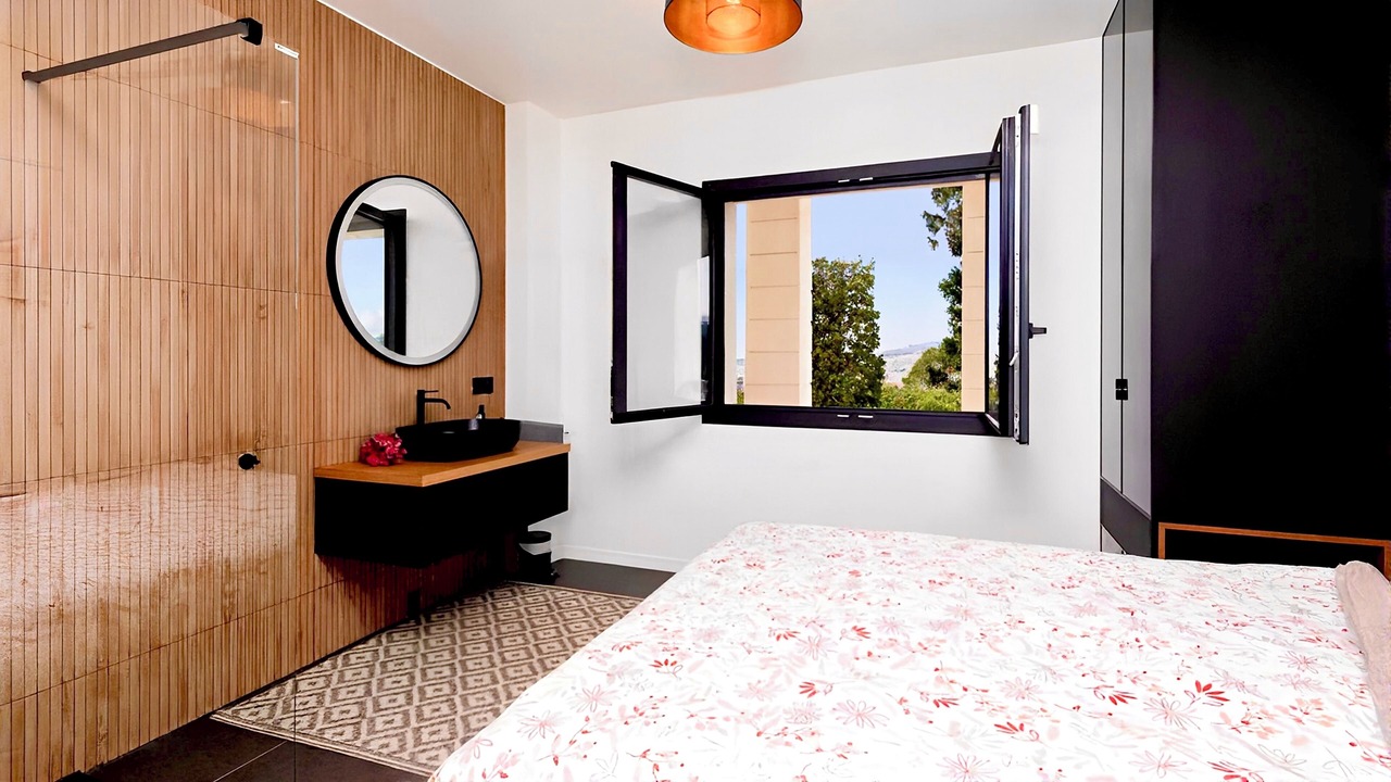 Photo of Bedroom in California - Pezou
