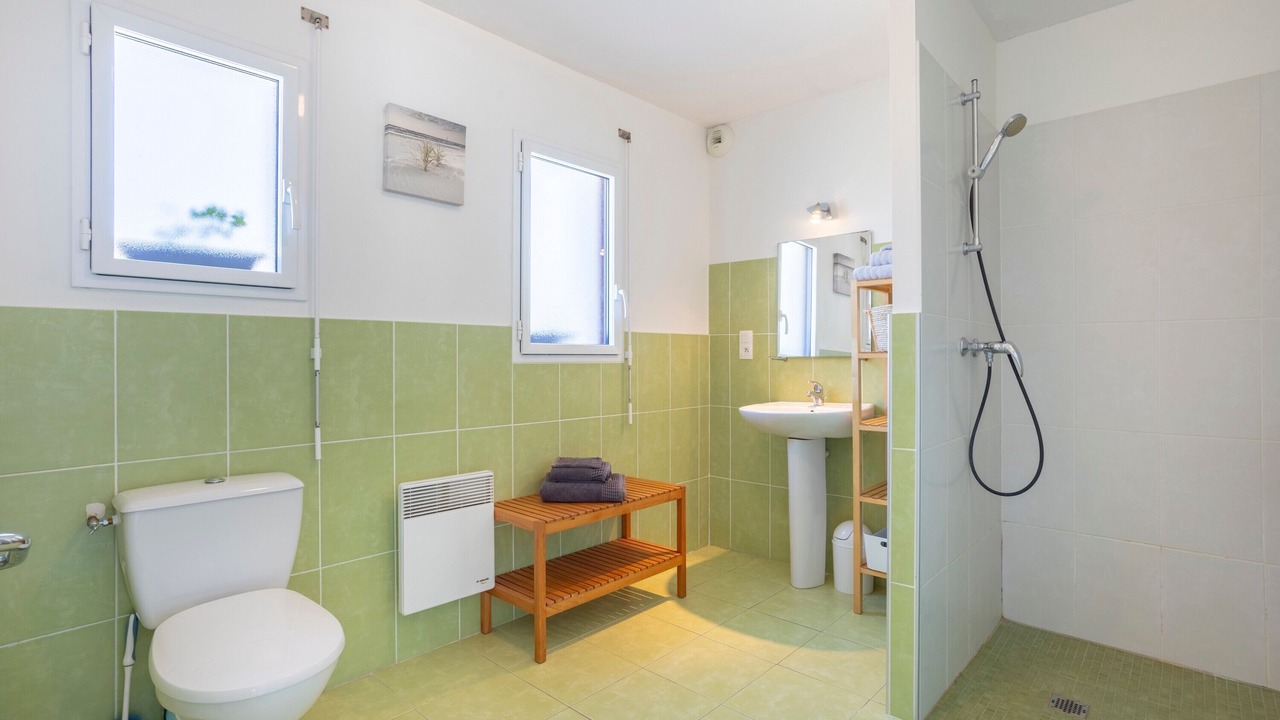Photo of Bathroom in Penmarch