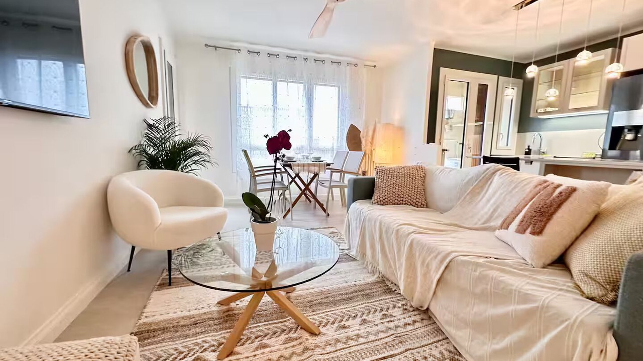 Photo of Livingroom in Couronne Urbaine