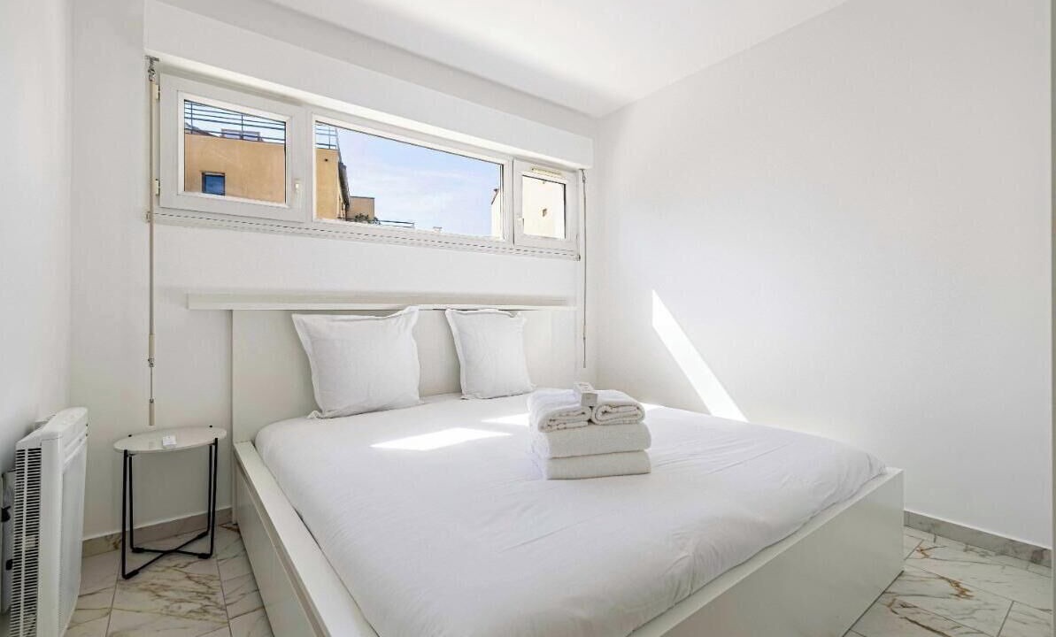 Photo of Bedroom in Prado - Republique