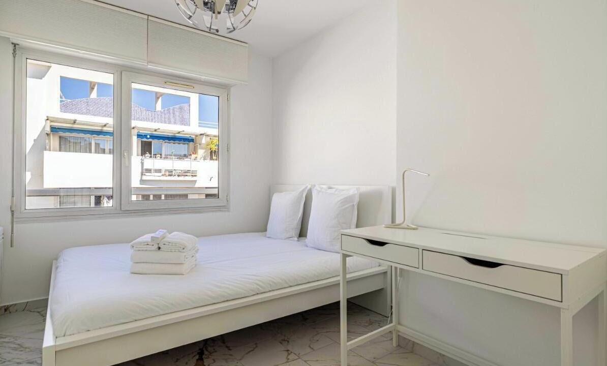 Photo of Bedroom in Prado - Republique