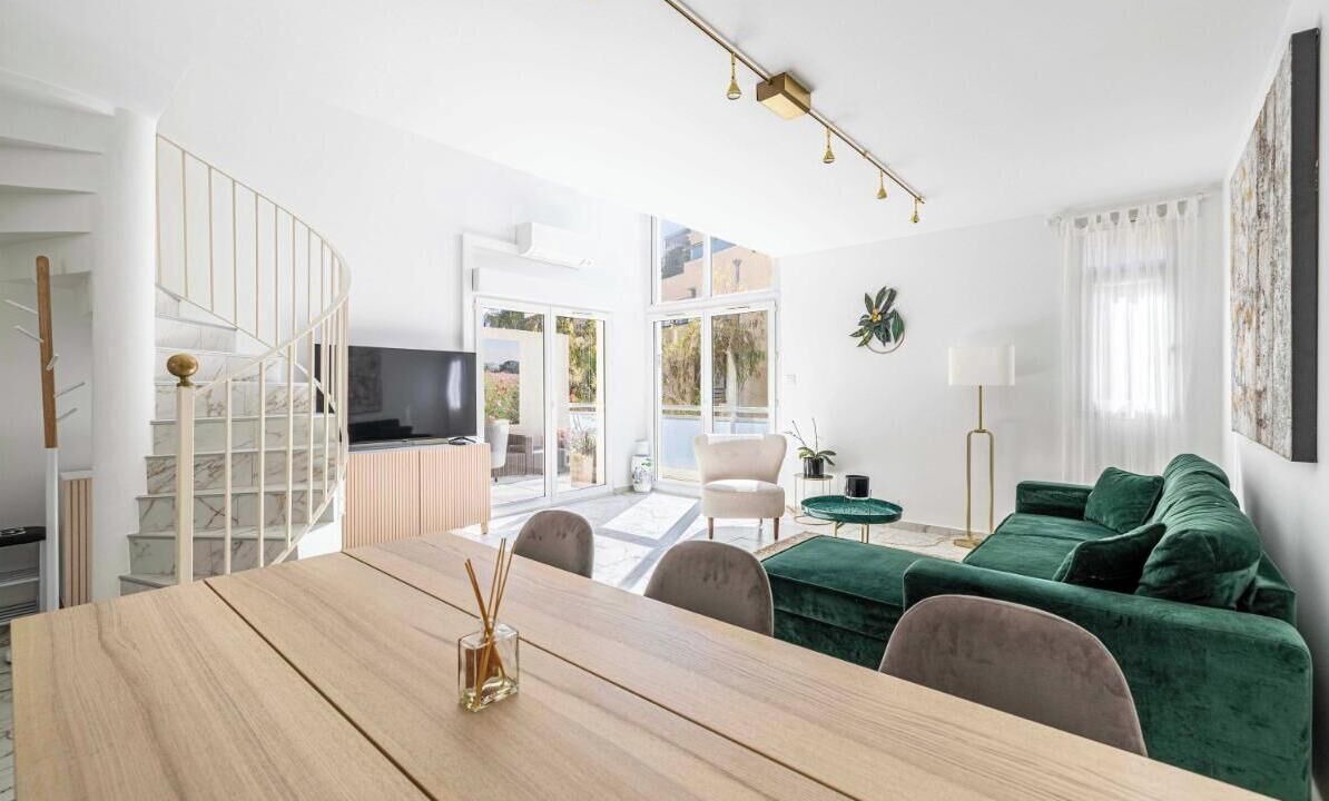 Photo of Livingroom in Prado - Republique