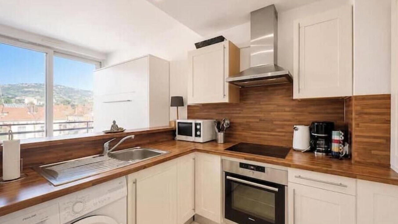 Photo of Kitchen in Prado - Republique