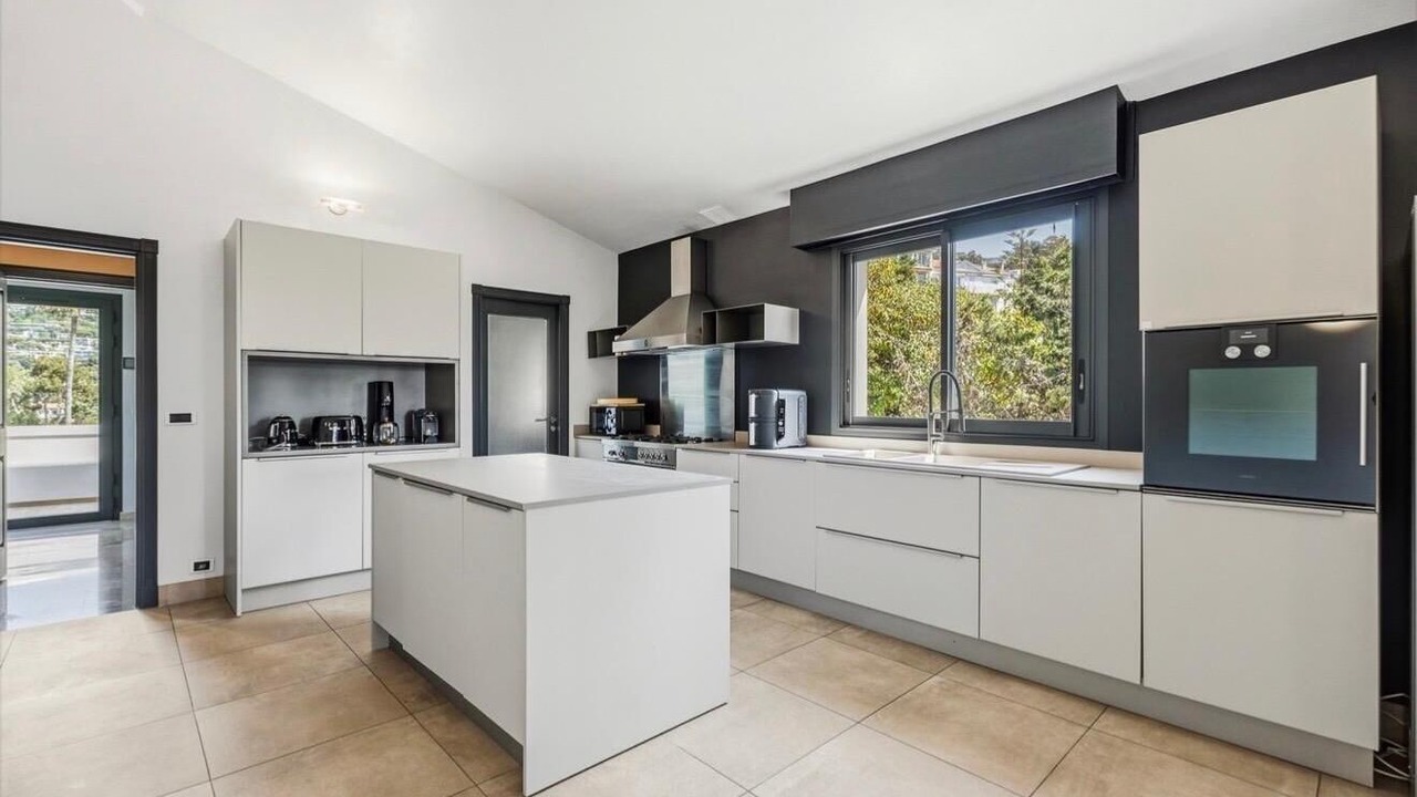 Photo of Kitchen in California - Pezou