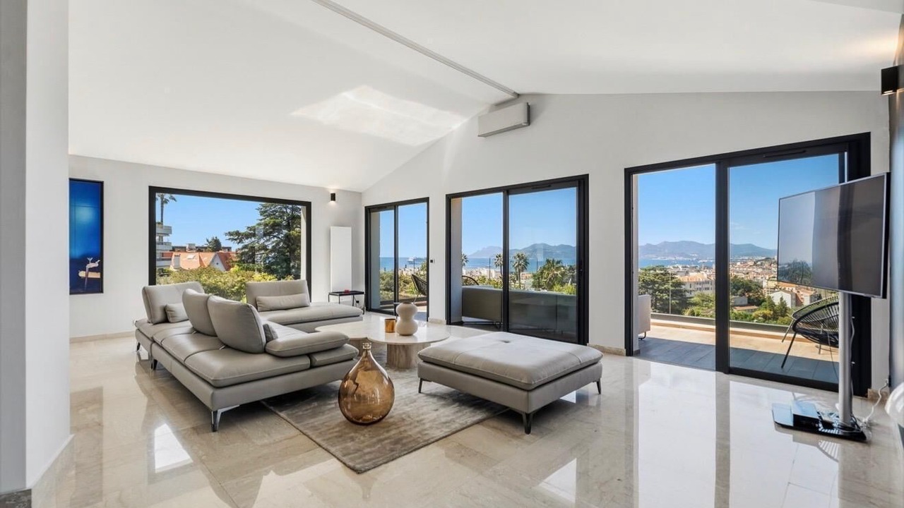 Photo of Livingroom in California - Pezou