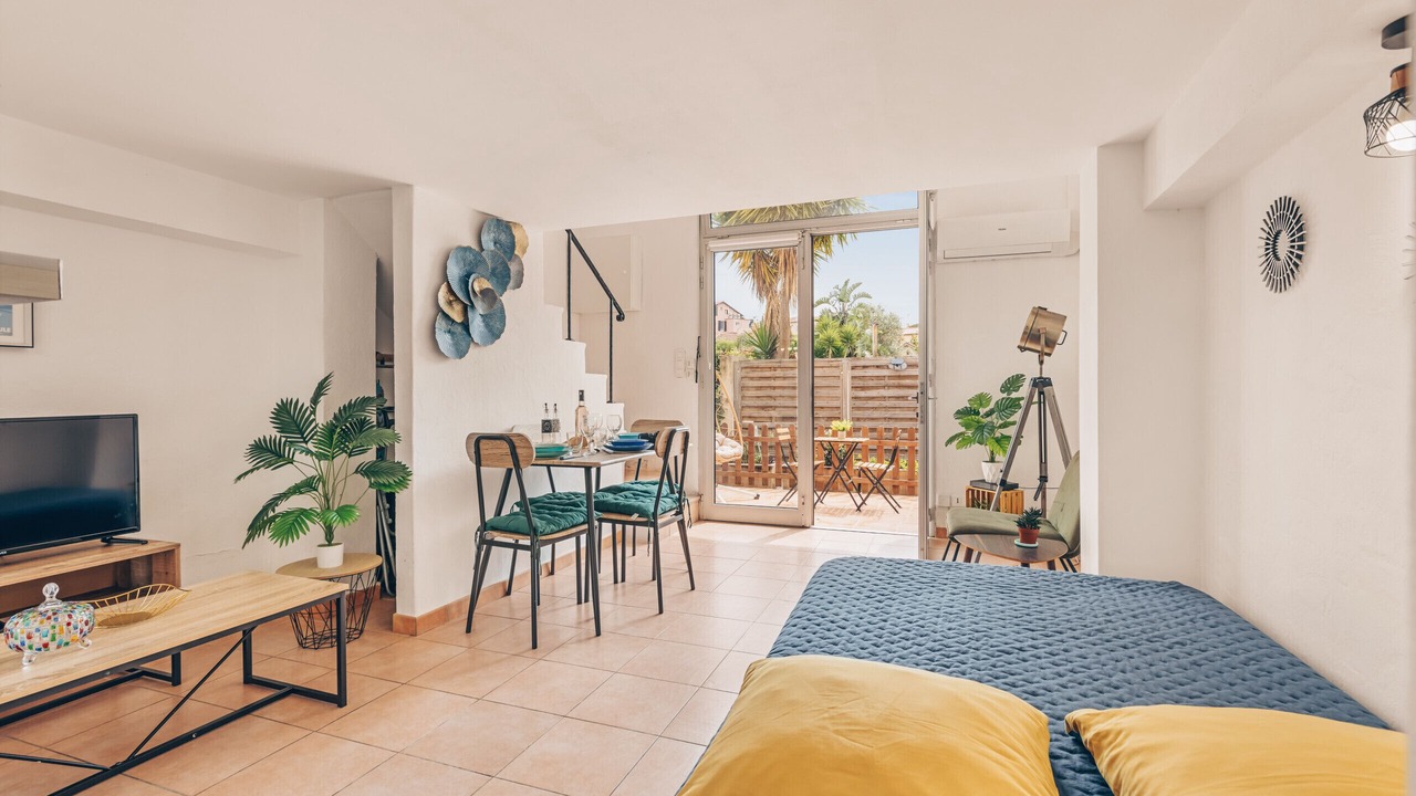 Photo of Bedroom in Mandelieu-la-Napoule Beach