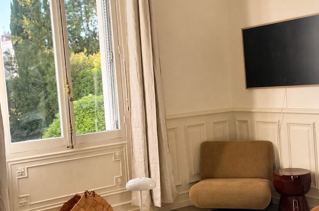 Photo of Livingroom in California - Pezou