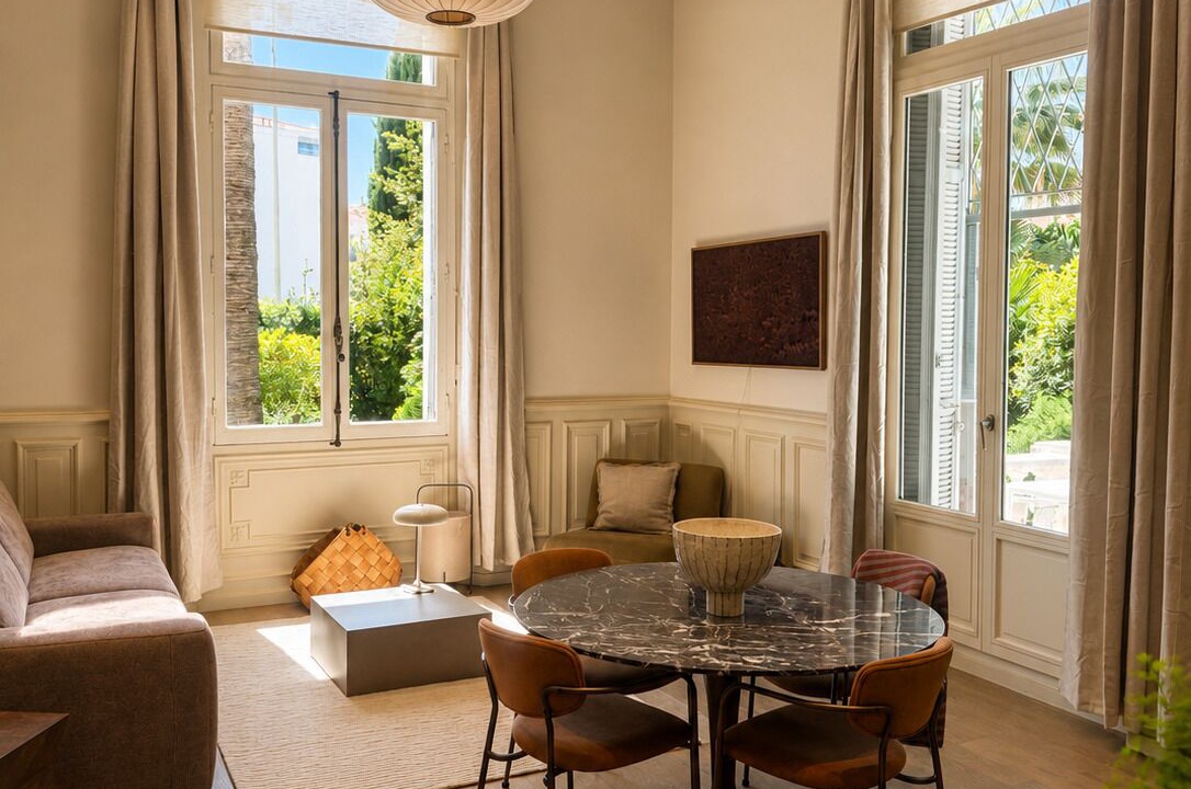 Photo of Livingroom in California - Pezou
