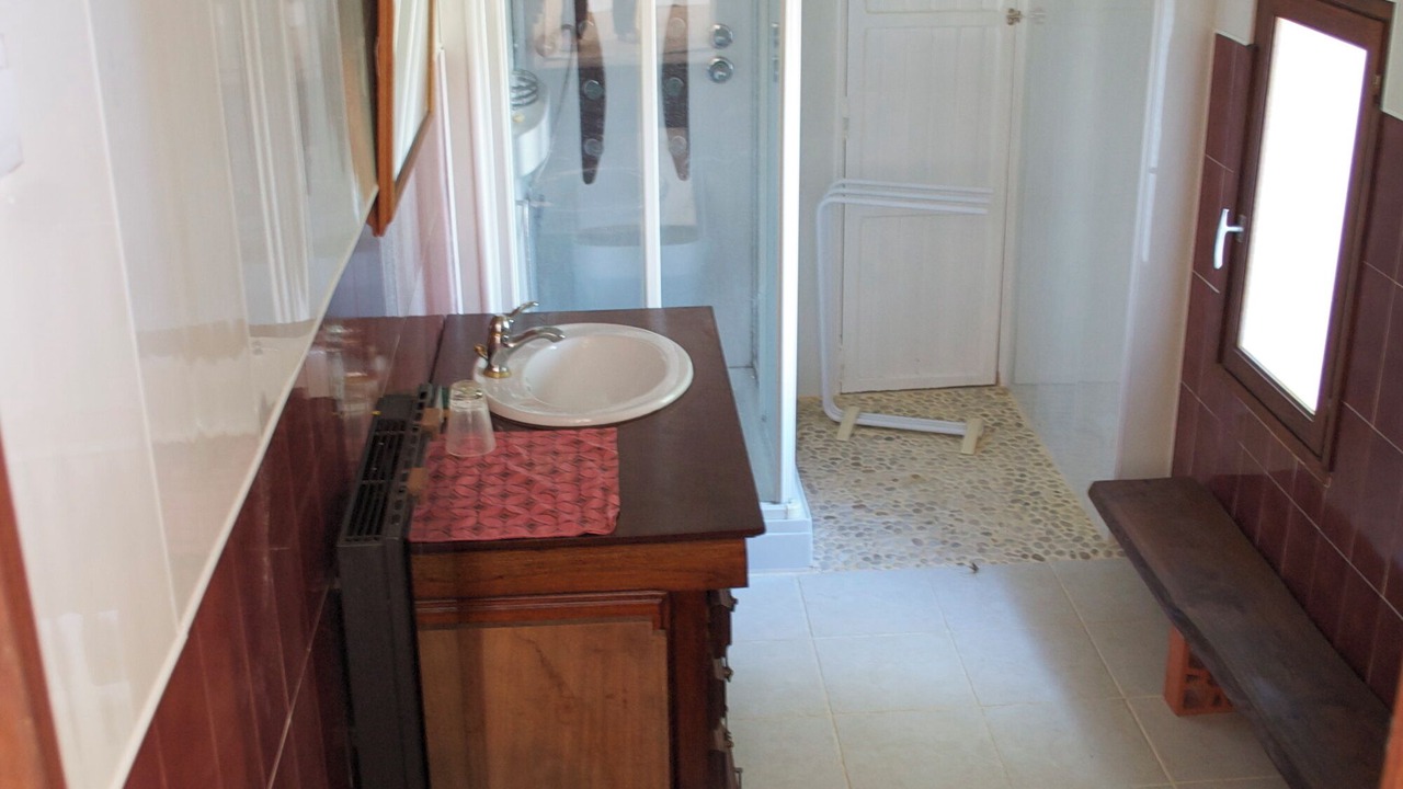 Photo of Bathroom in Bellegarde-du-Razes
