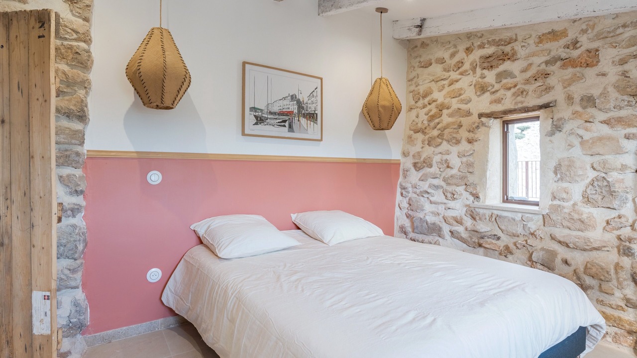 Photo of Bedroom in Esparron