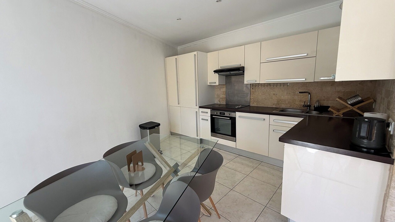 Photo of Kitchen in Prado - Republique