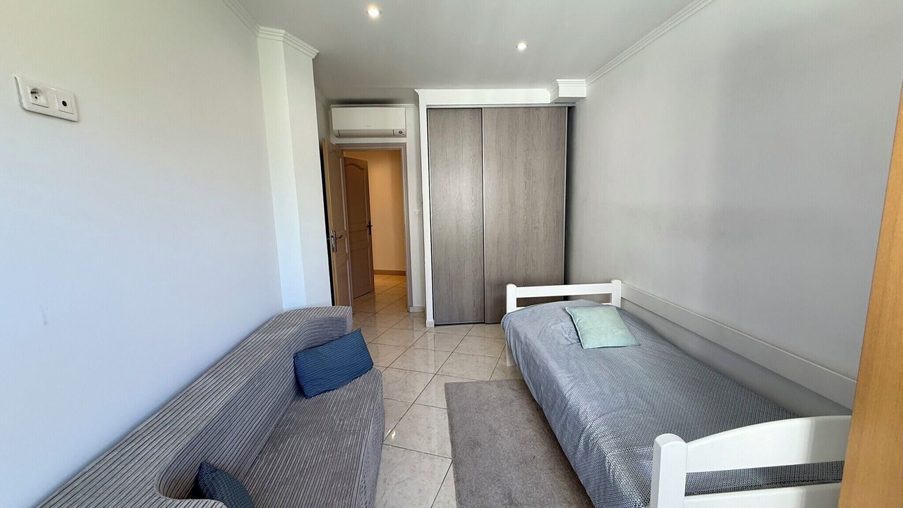 Photo of Bedroom in Prado - Republique