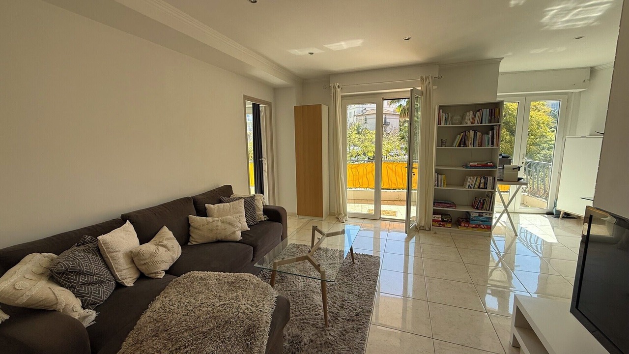 Photo of Livingroom in Prado - Republique