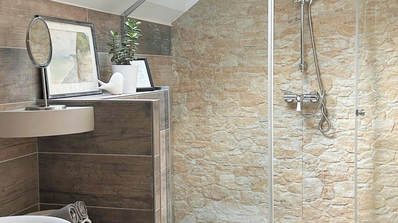 Photo of Bathroom in Vienne-en-Arthies