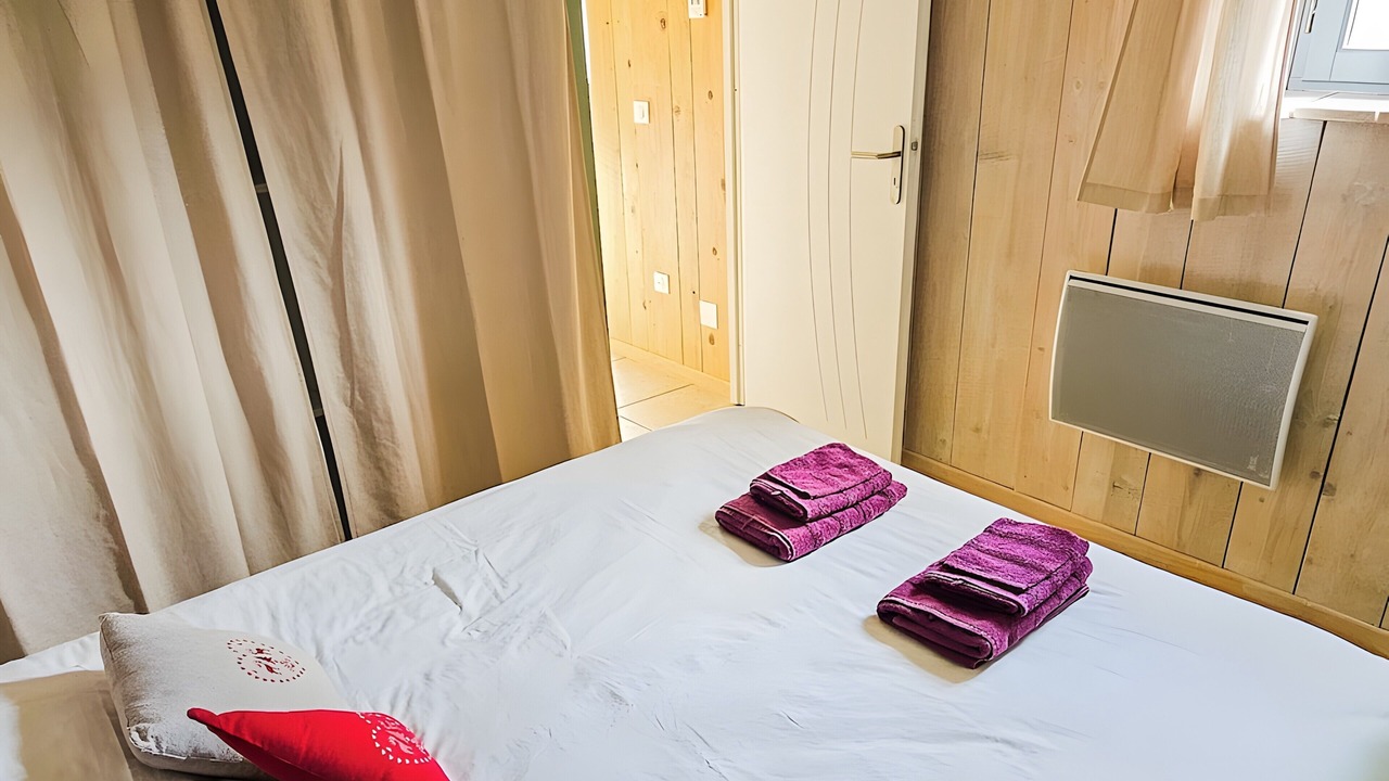 Photo of Bedroom in Campan