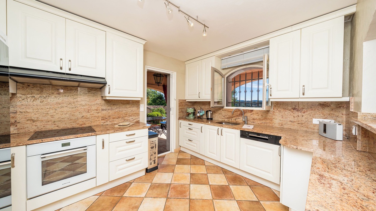Photo of Kitchen in Le Plan-de-Grasse
