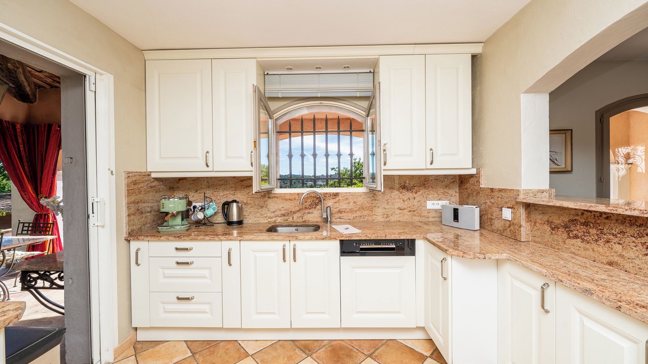 Photo of Kitchen in Le Plan-de-Grasse