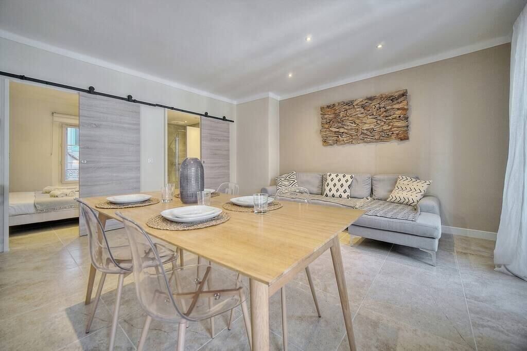 Photo of Livingroom in Cannes City Centre
