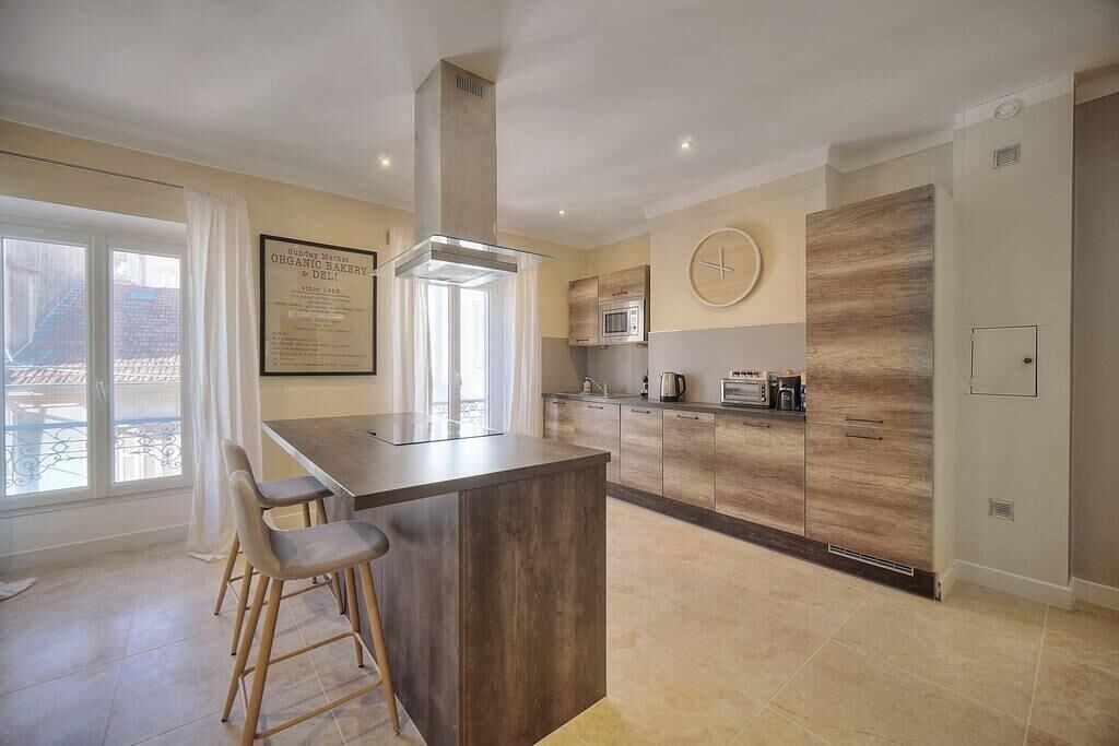 Photo of Bedroom in Cannes City Centre