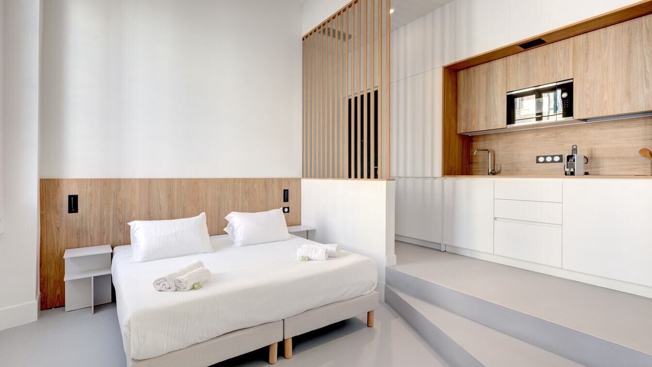 Photo of Bedroom in Cannes City Centre