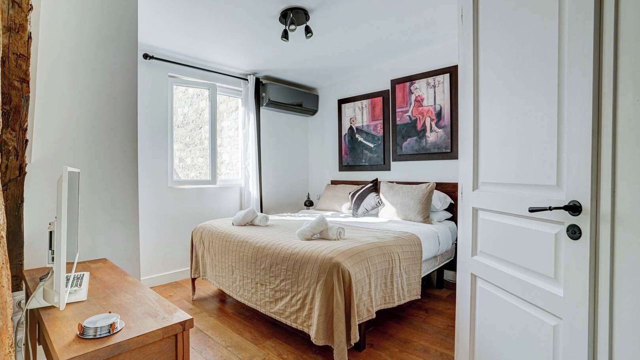 Photo of Bedroom in Notre-Dame-des-Champs