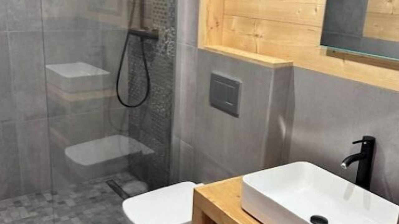 Photo of Bathroom in Montalbert