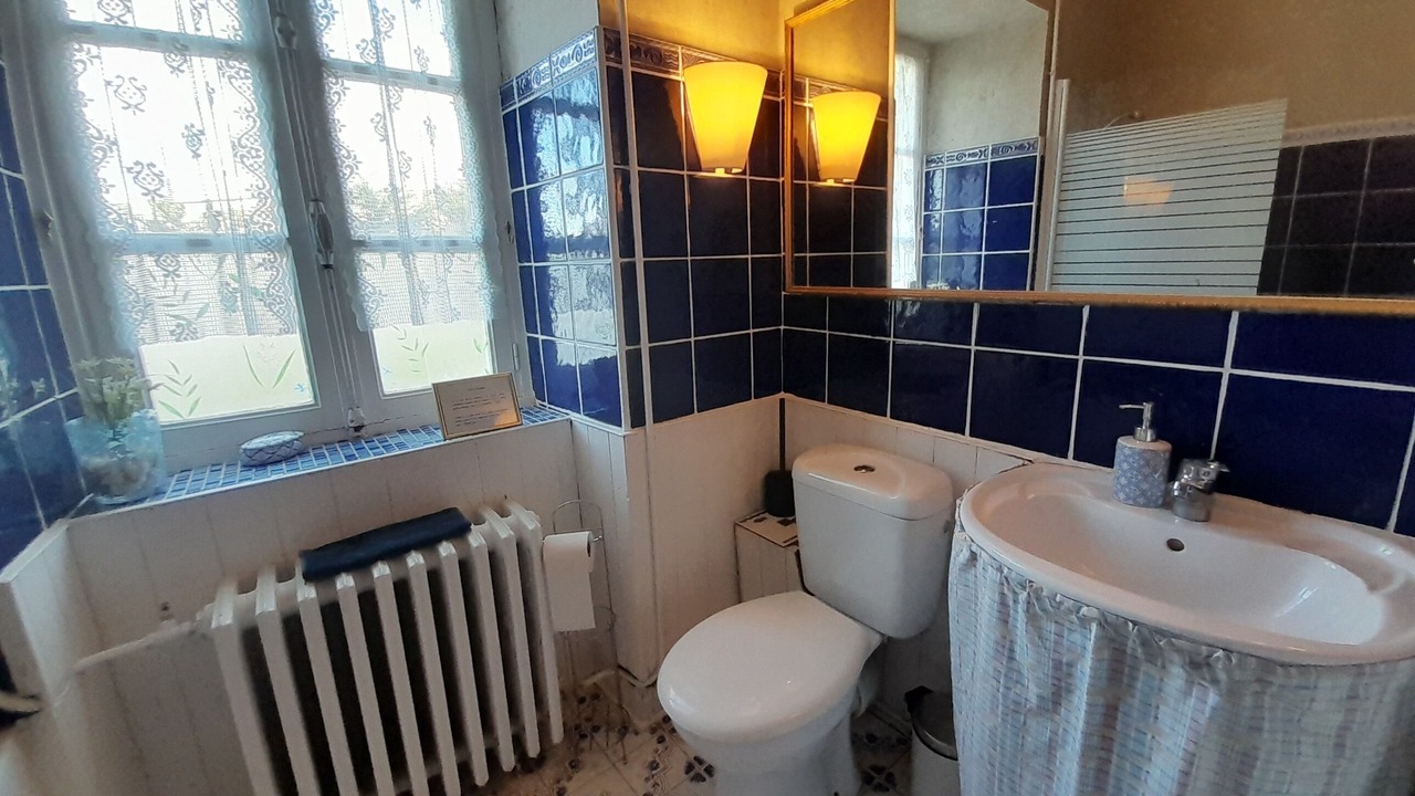 Photo of Bathroom in Fougerolles-du-Plessis