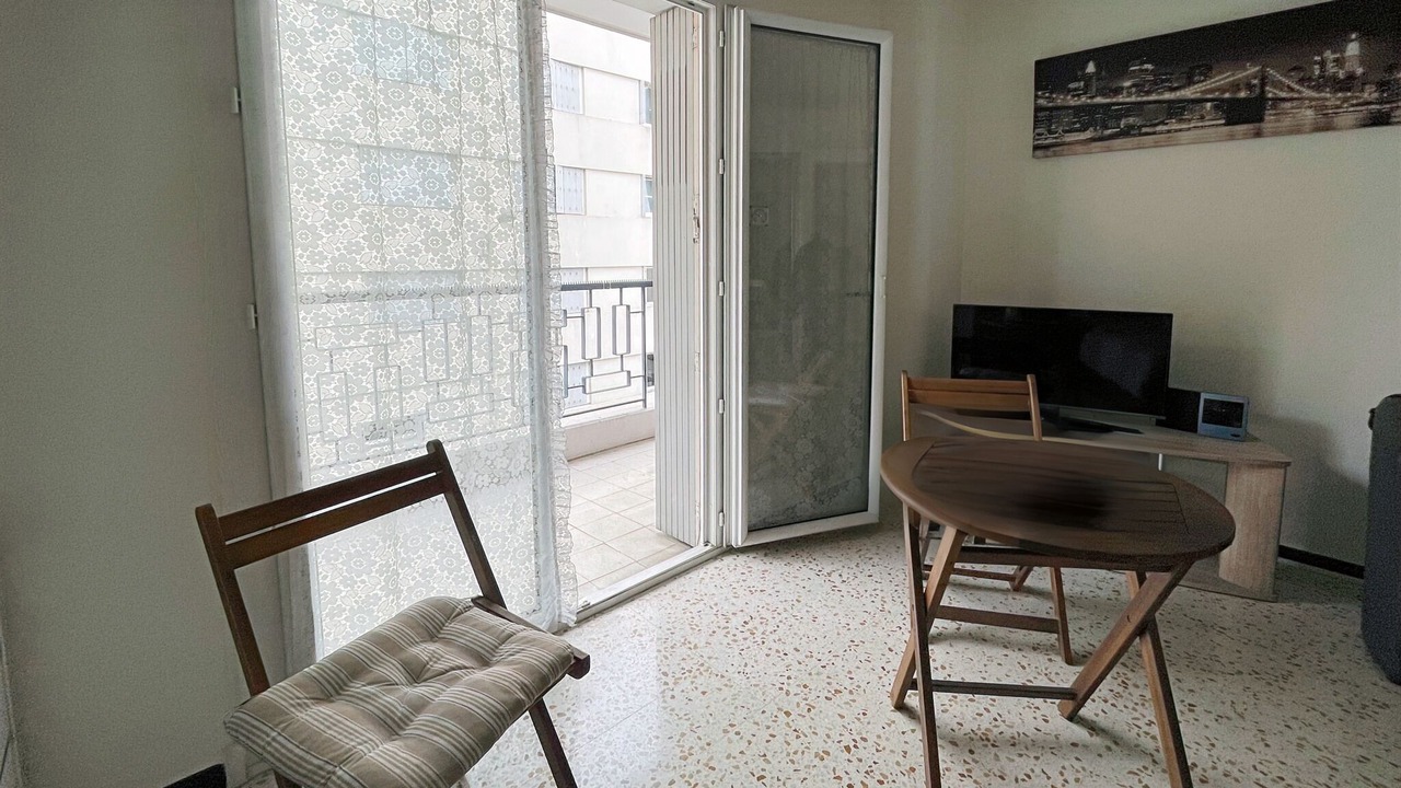 Photo of Livingroom in Prado - Republique