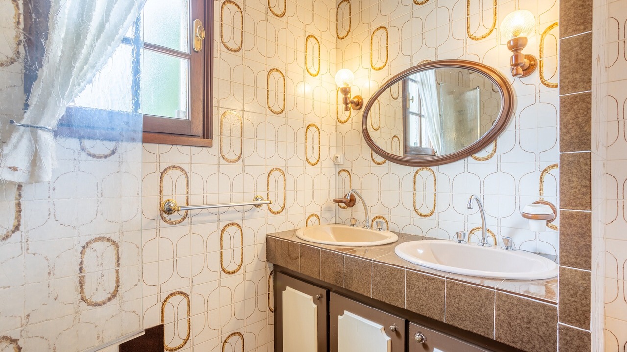Photo of Bathroom in Saint-Mesmin