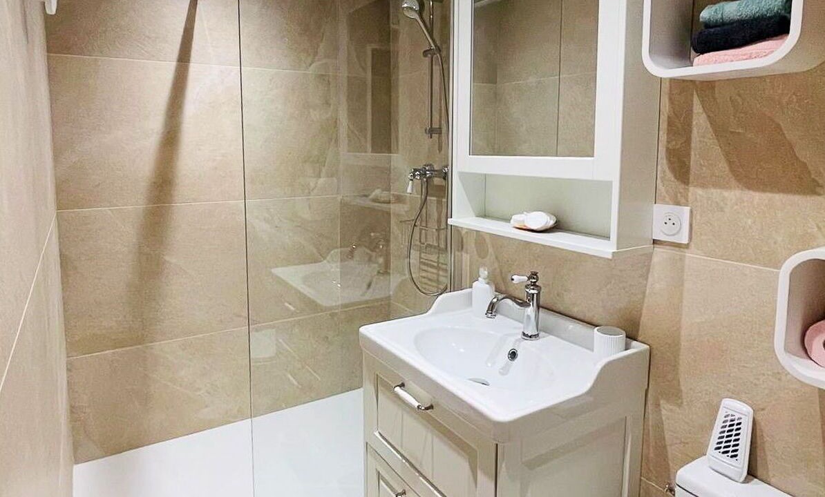 Photo of Bathroom in Prado - Republique