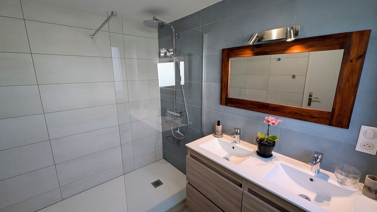 Photo of Bathroom in Gourgeon