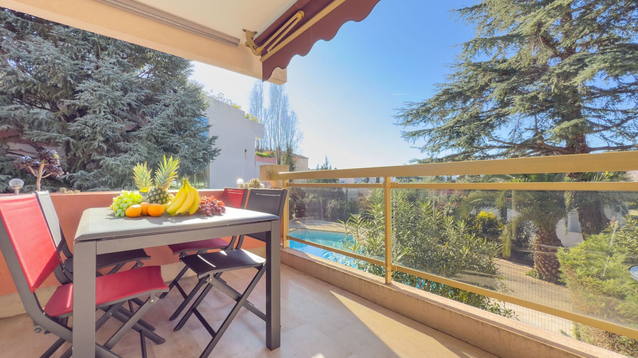Photo of Outdoor in California - Pezou