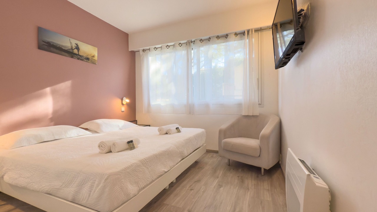 Photo of Bedroom in California - Pezou