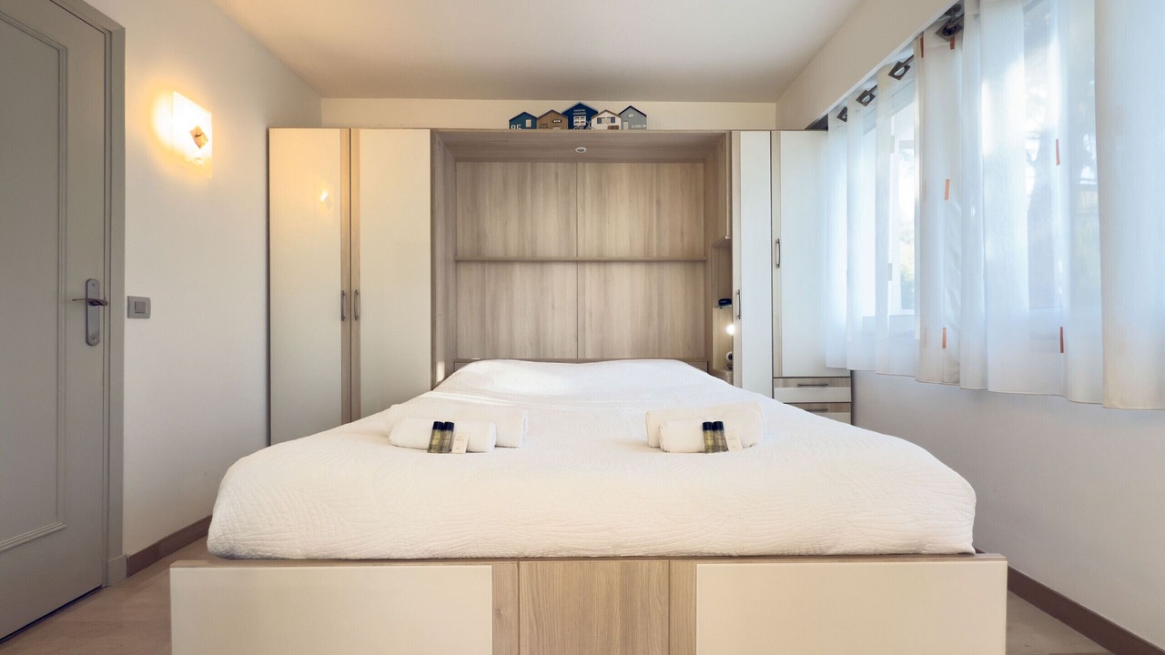 Photo of Bedroom in California - Pezou