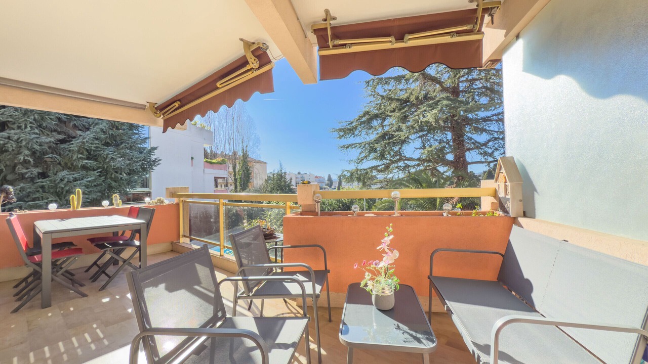Photo of Outdoor in California - Pezou