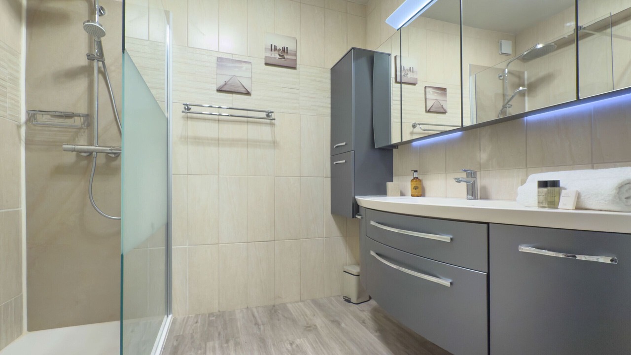 Photo of Bathroom in California - Pezou