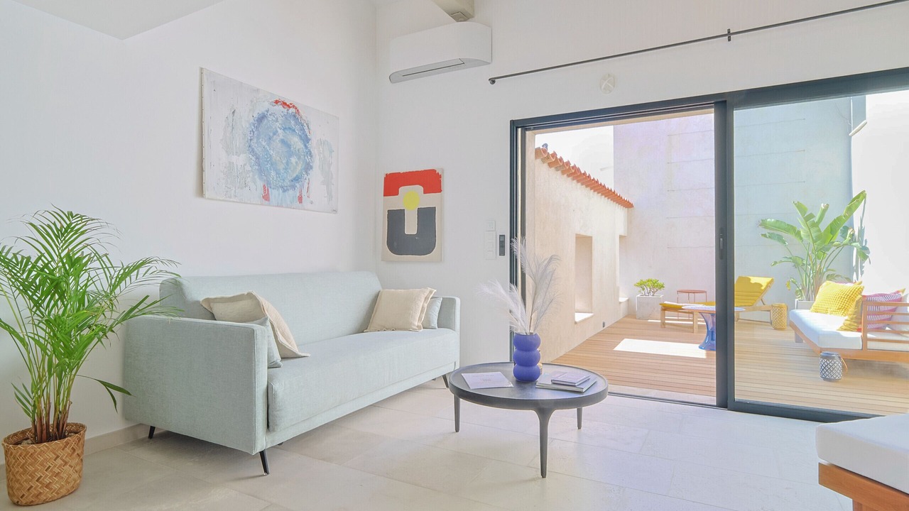 Photo of Livingroom in California - Pezou