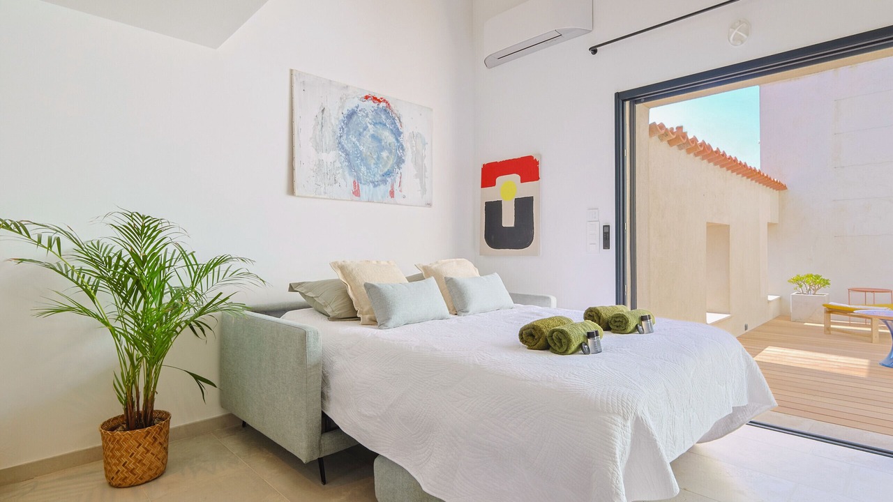 Photo of Bedroom in California - Pezou