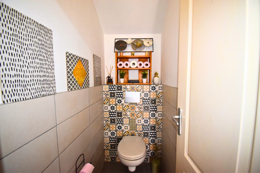 Photo of Bathroom in Meru