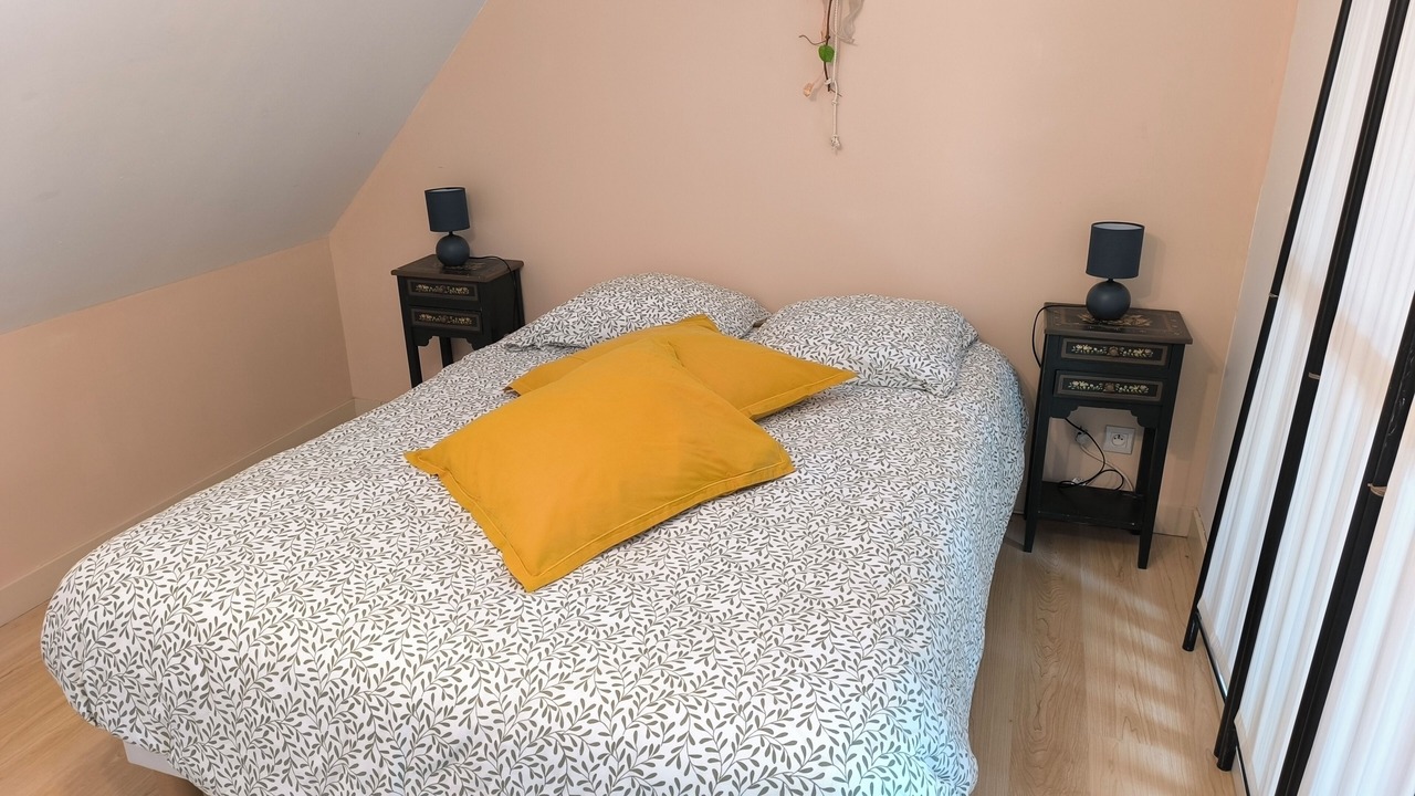 Photo of Bedroom in Ploudalmezeau