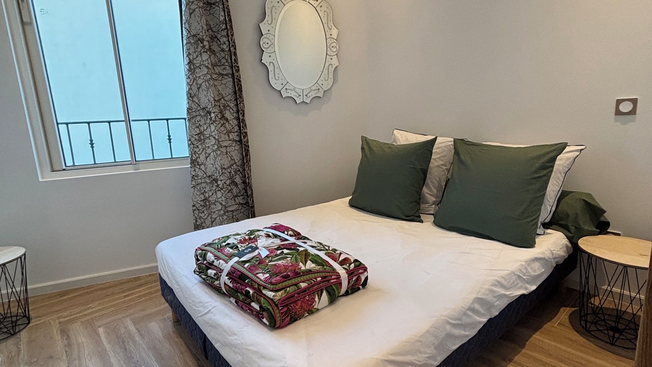 Photo of Bedroom in Prado - Republique