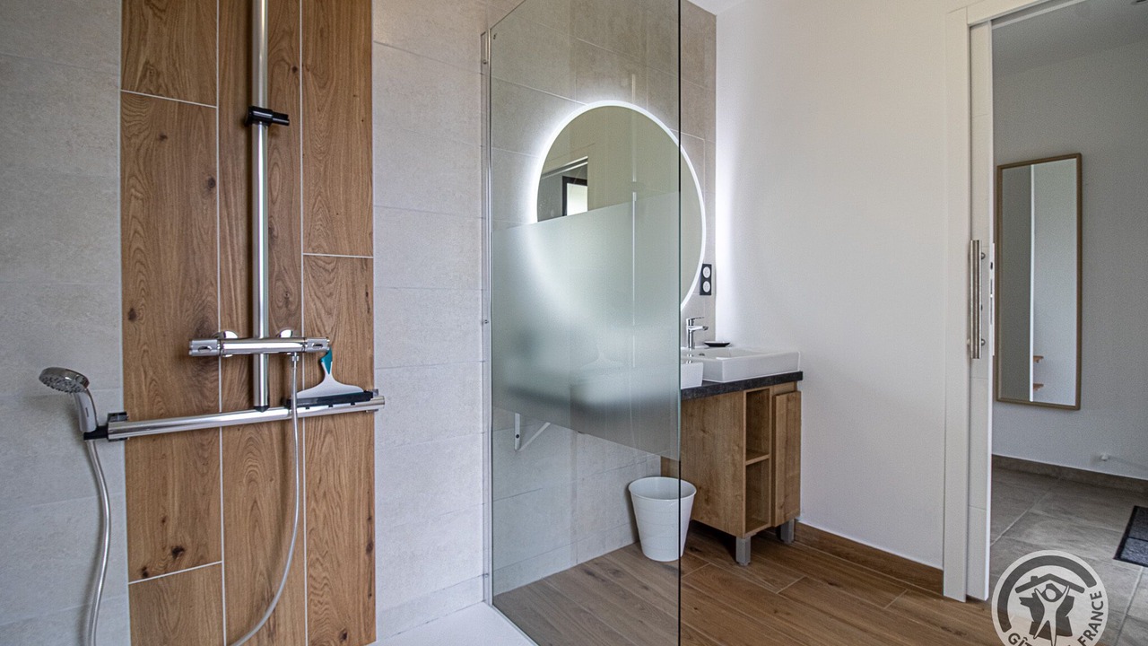 Photo of Bathroom in Campan