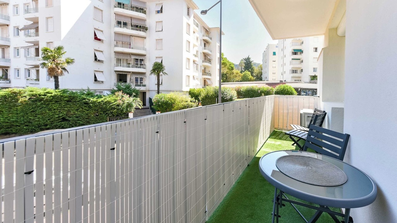 Photo of Outdoor in California - Pezou