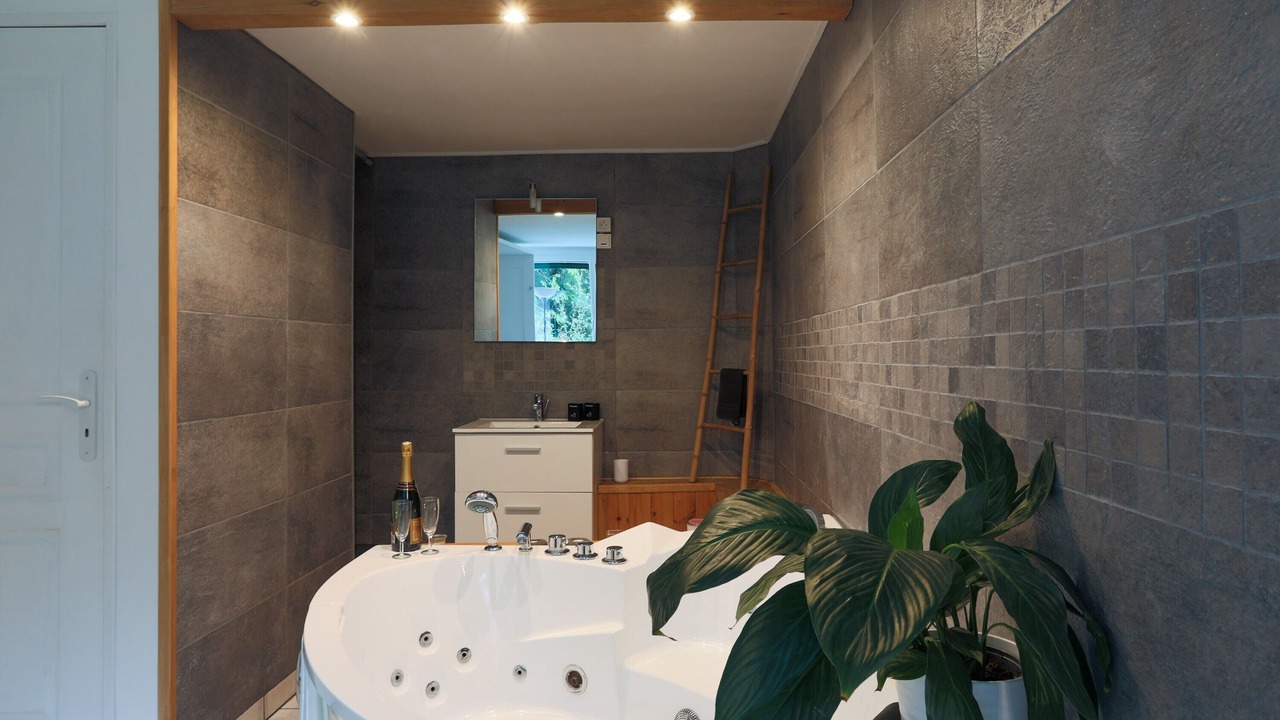 Photo of Bathroom in Plelo