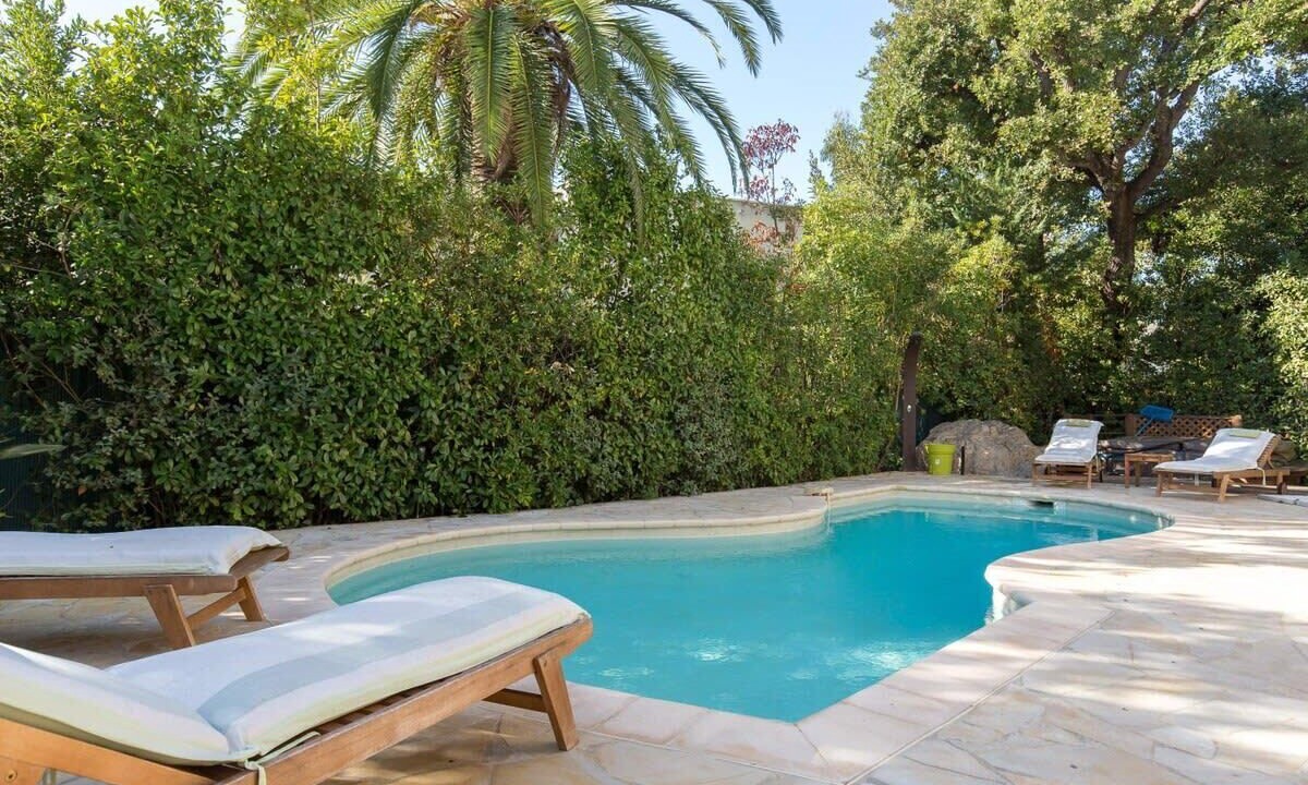 Photo of Outdoor in California - Pezou