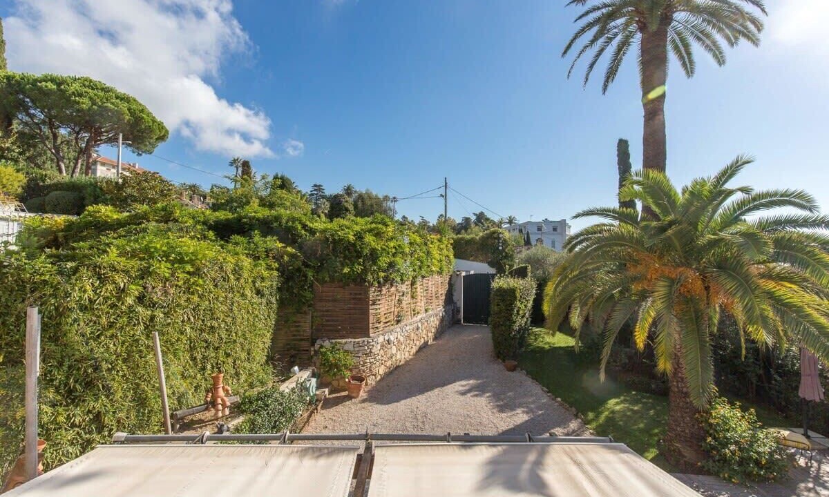 Photo of Outdoor in California - Pezou