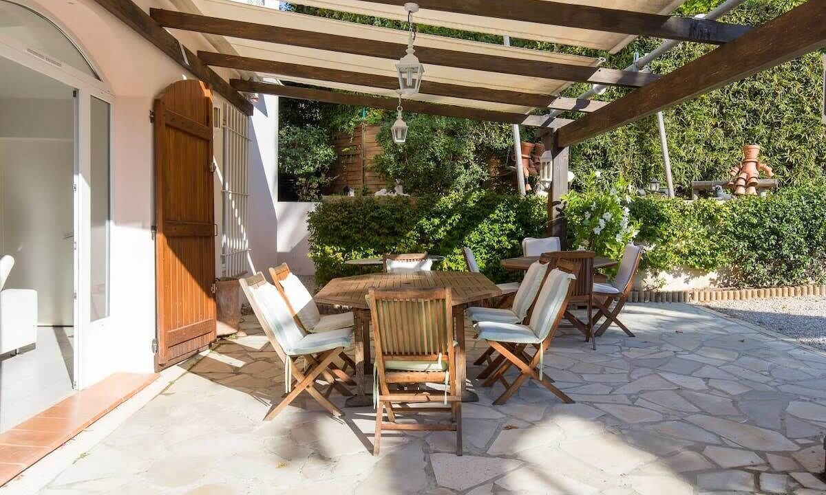 Photo of Outdoor in California - Pezou