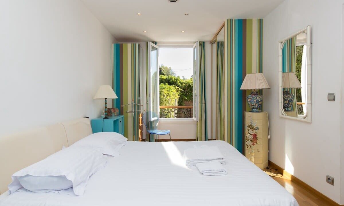 Photo of Bedroom in California - Pezou