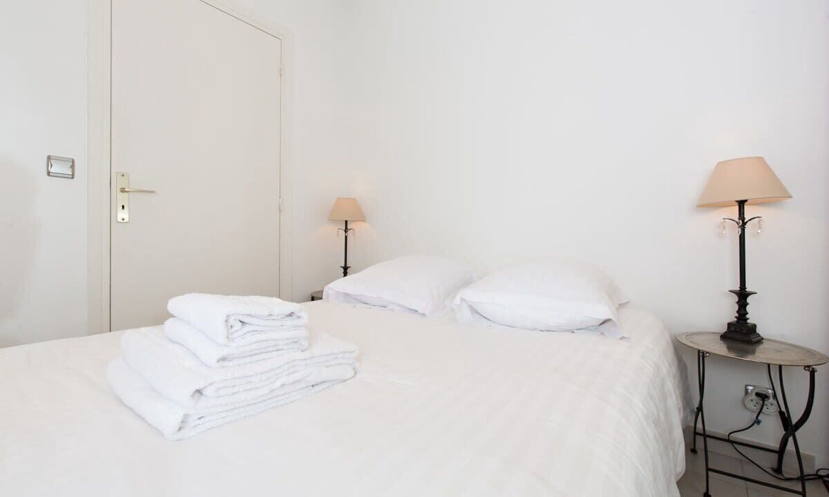 Photo of Bedroom in California - Pezou